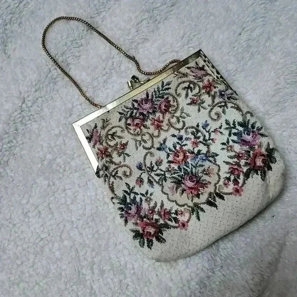 Buffums vintage tapestry small gold chain purse made in Hong 1950-60 Era… - Picture 2 of 9